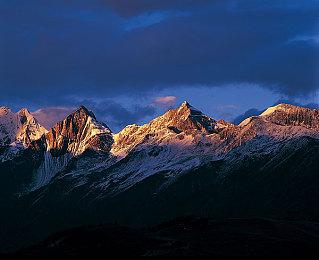 《家园3》艺术概念图 苍穹与巨舰带来视觉冲击